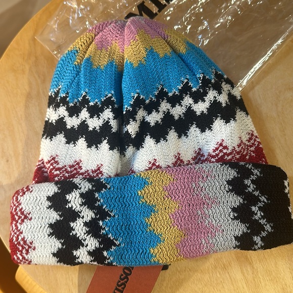 NWT Iconic Missoni SUPER SOFT Wool Beanie Hat Unisex (Size OS Blue Pink Multi) - Picture 2 of 8